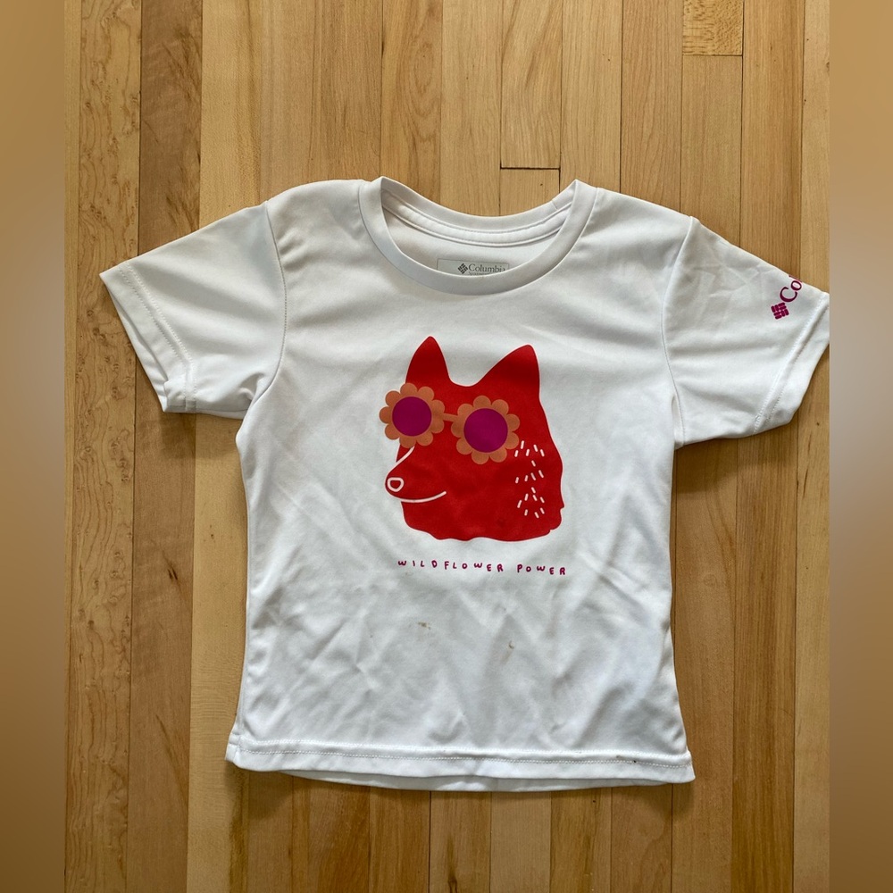 Columbia lightweight trails tech shirt, size 4-5